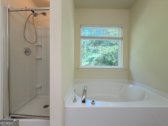 Building Photo - 220 Brookhaven Ct