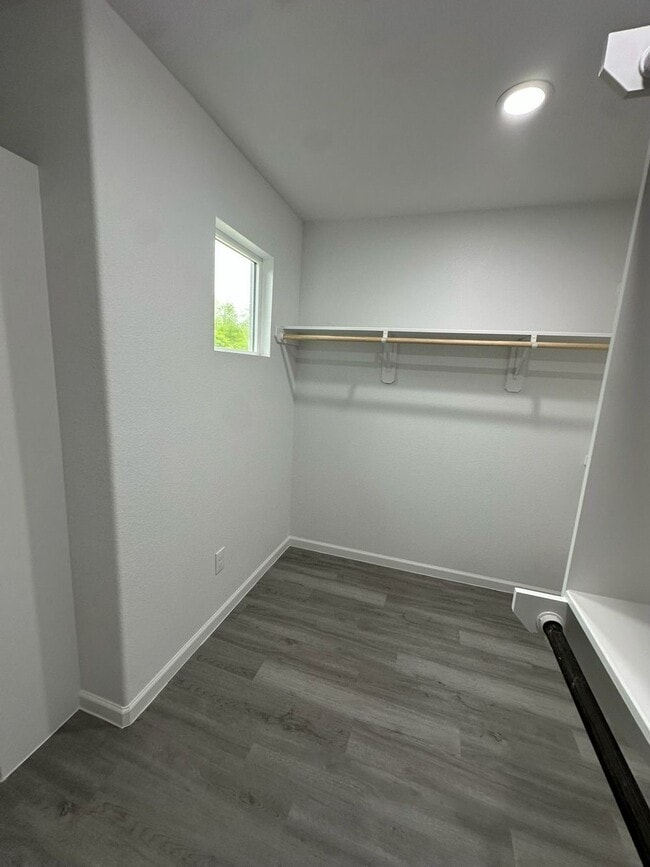 Building Photo - 15565 Kurt Dr