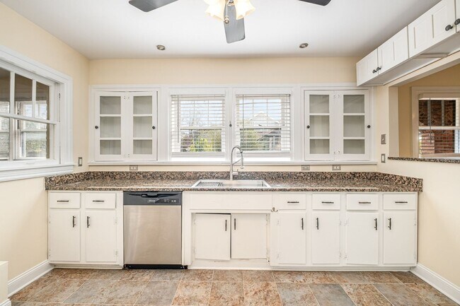 Building Photo - 4 Bedroom  Now Available!