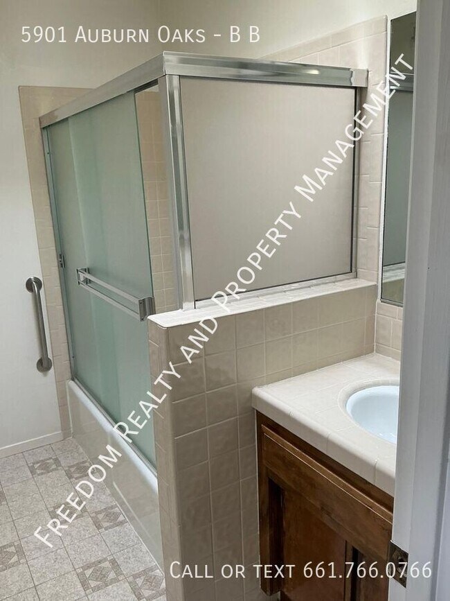 Building Photo - 5901 Auburn Oaks Dr