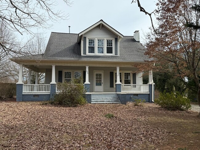 Building Photo - Four bedroom, 2 bath house in Mebane