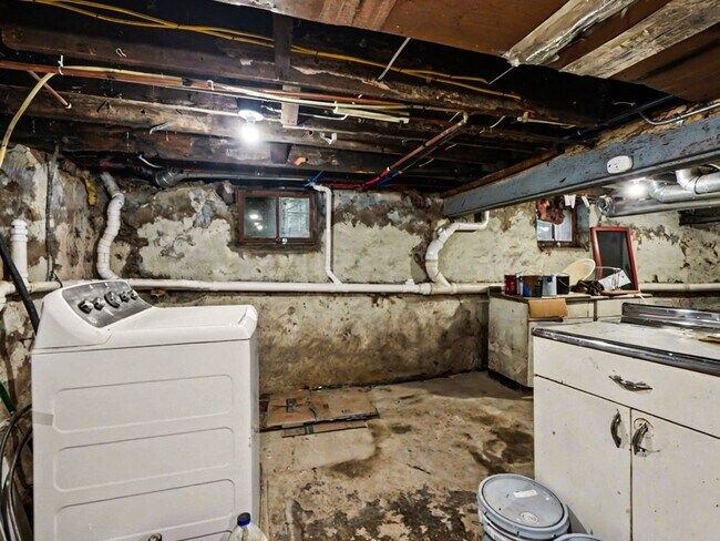 Building Photo - 120 Depot St