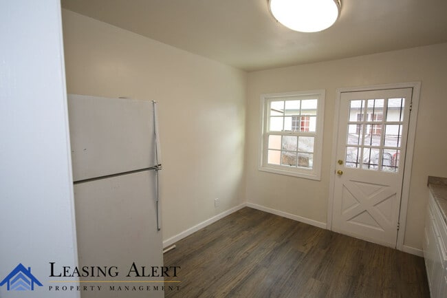 Building Photo - 700 S Kalisher St