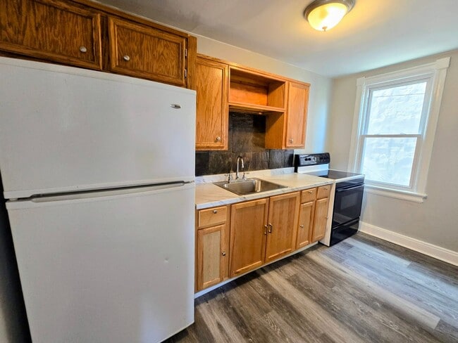 Building Photo - 514 Auburn St