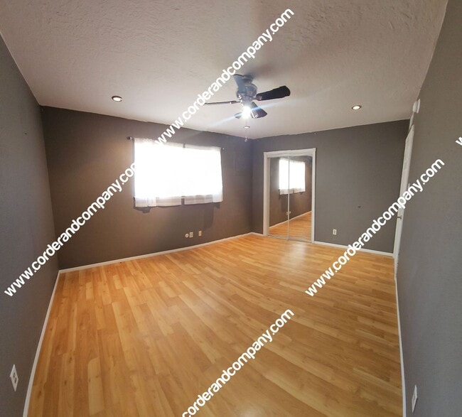 Building Photo - Nice 3 Bedroom, 2 Bathroom and 1,120 Sq Ft. Home Great Location in NE Heights.