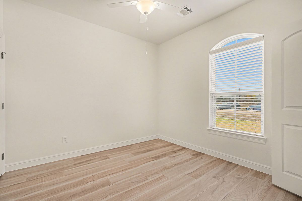 Building Photo - 3633 E Meadow Ln