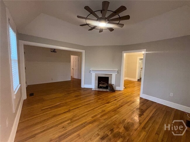 Building Photo - 504 N Maple St