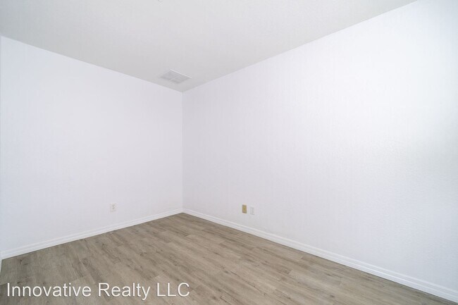 Building Photo - 3 br, 2 bath House - 15 Wisteria Dr.