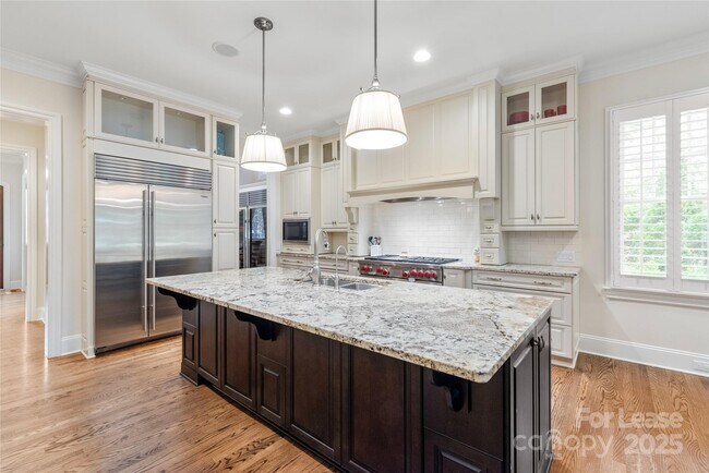 Building Photo - 6723 Conservatory Ln