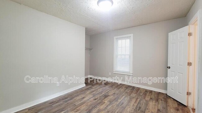 Building Photo - 417 Pine St