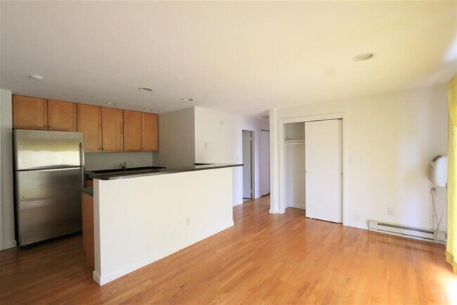 Building Photo - 70 Park St