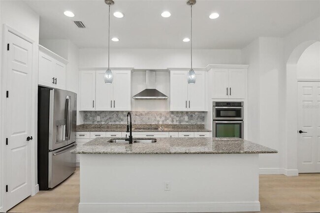 Building Photo - 307 S Arrawana Ave