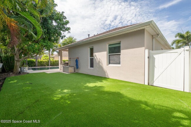 Building Photo - 1837 Croghan Dr