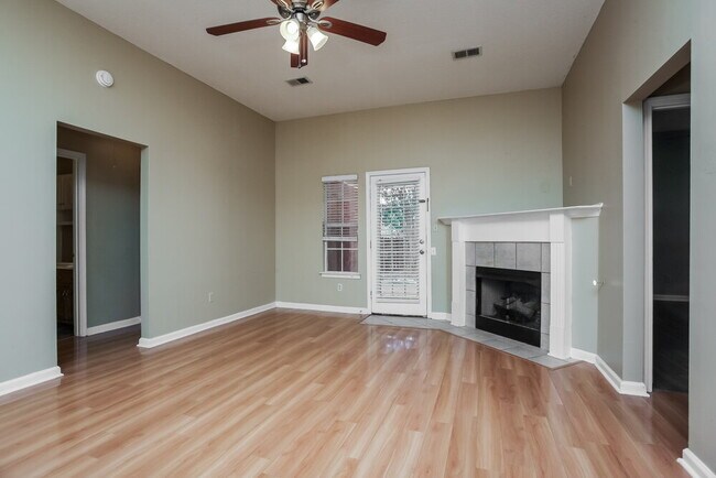 Building Photo - 8207 Cross Point Dr