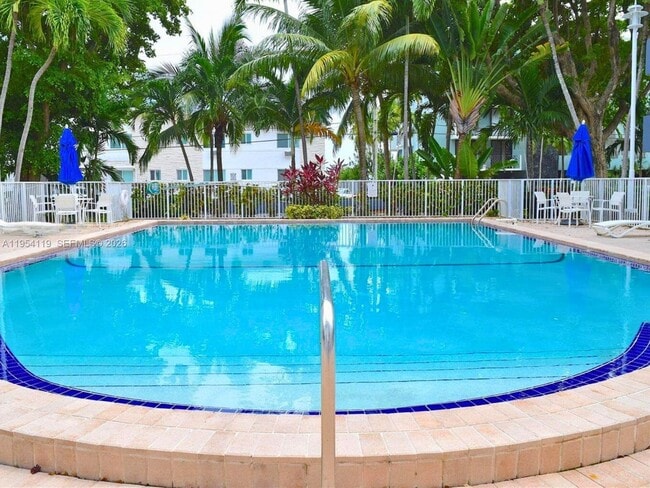 Building Photo - 1801 S Treasure Dr