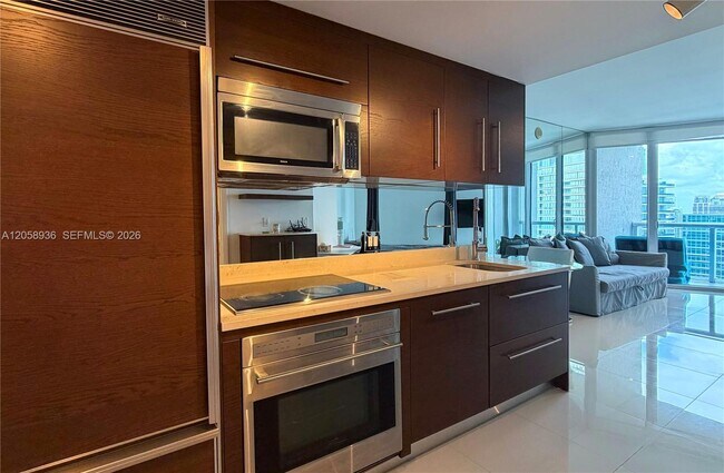 Building Photo - 475 Brickell Ave