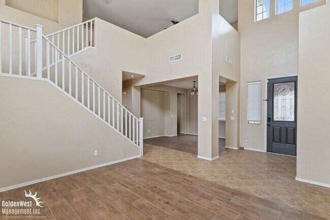 Building Photo - Beautiful 3Bdm 3Ba Home with Loft in Prime Surprise!
