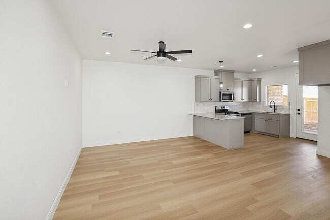 Building Photo - 10424 Tierra Santa Dr