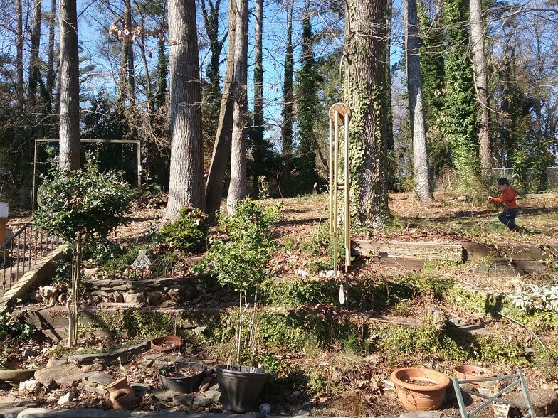 Building Photo - 701 Rosalyn Dr