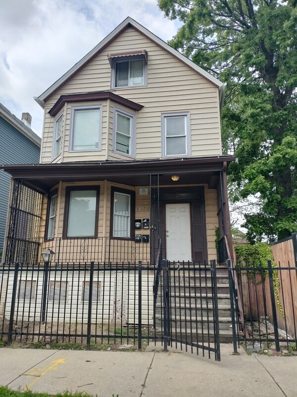 Primary Photo - 8320 S Muskegon Ave