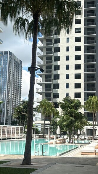 Building Photo - 1027 NW 1st Ct