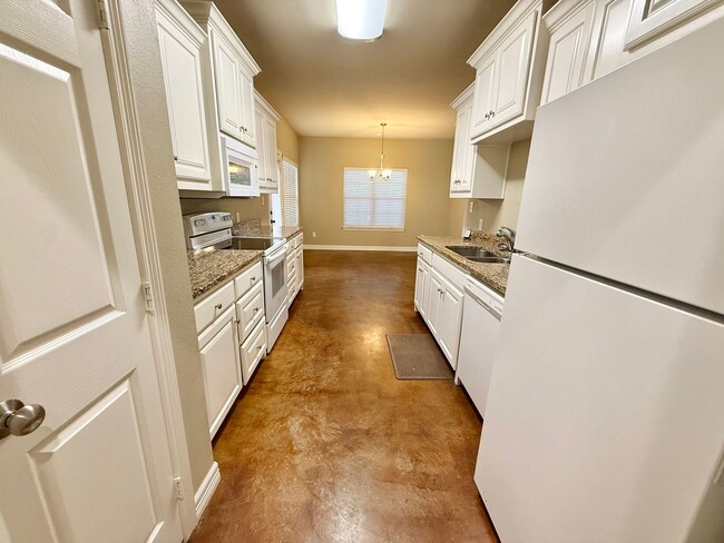 Building Photo - 818 TX-110