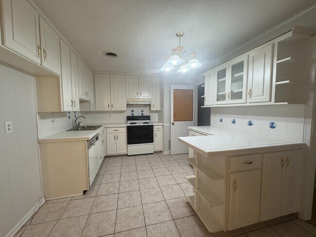 Building Photo - 3329 Roxana Rd