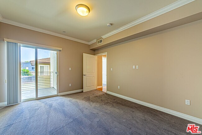 Building Photo - 3061 W 12th Pl