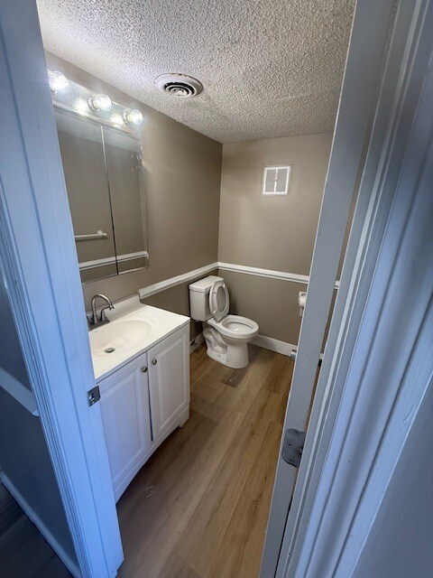 Building Photo - 114 Pinewood St