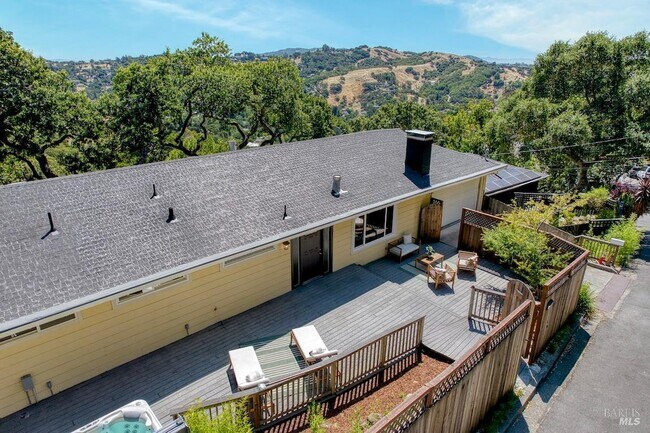 Building Photo - 76 Oak Springs Dr