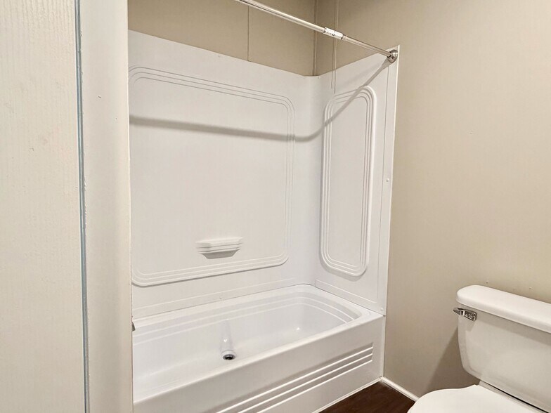 Building Photo - 130 Janice St