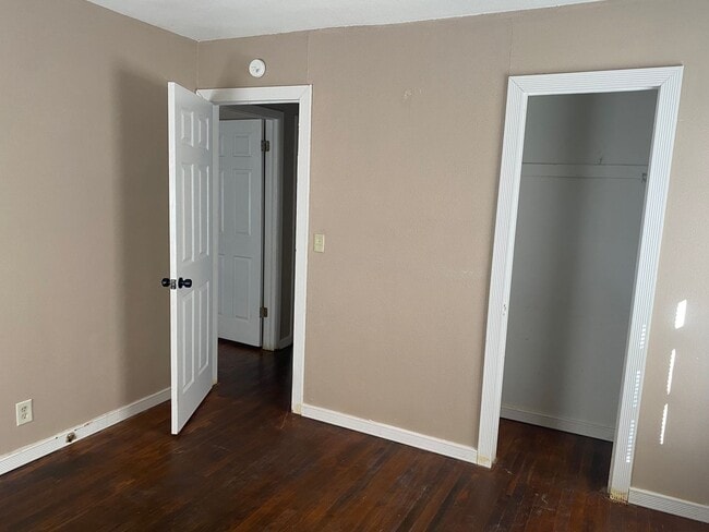 Building Photo - 1672 S Maple Ave