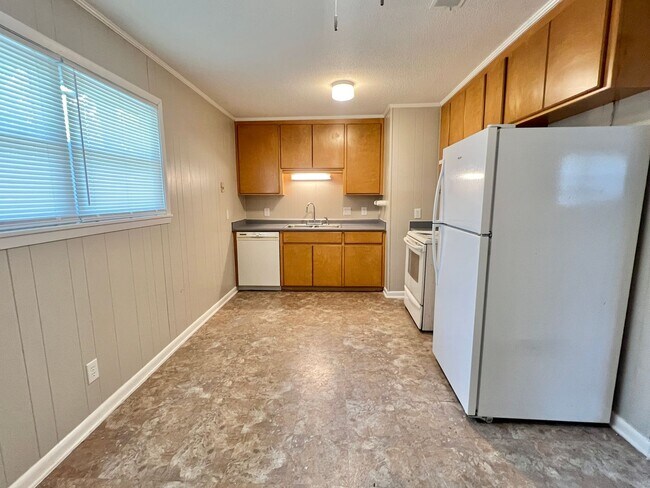 Building Photo - AVAILABLE NOW [NO PETS PERMITTED]
