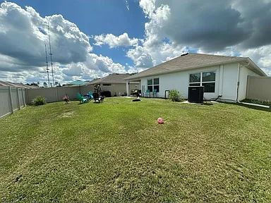 Building Photo - Spacious 4BR in Desirable Deer Path North!