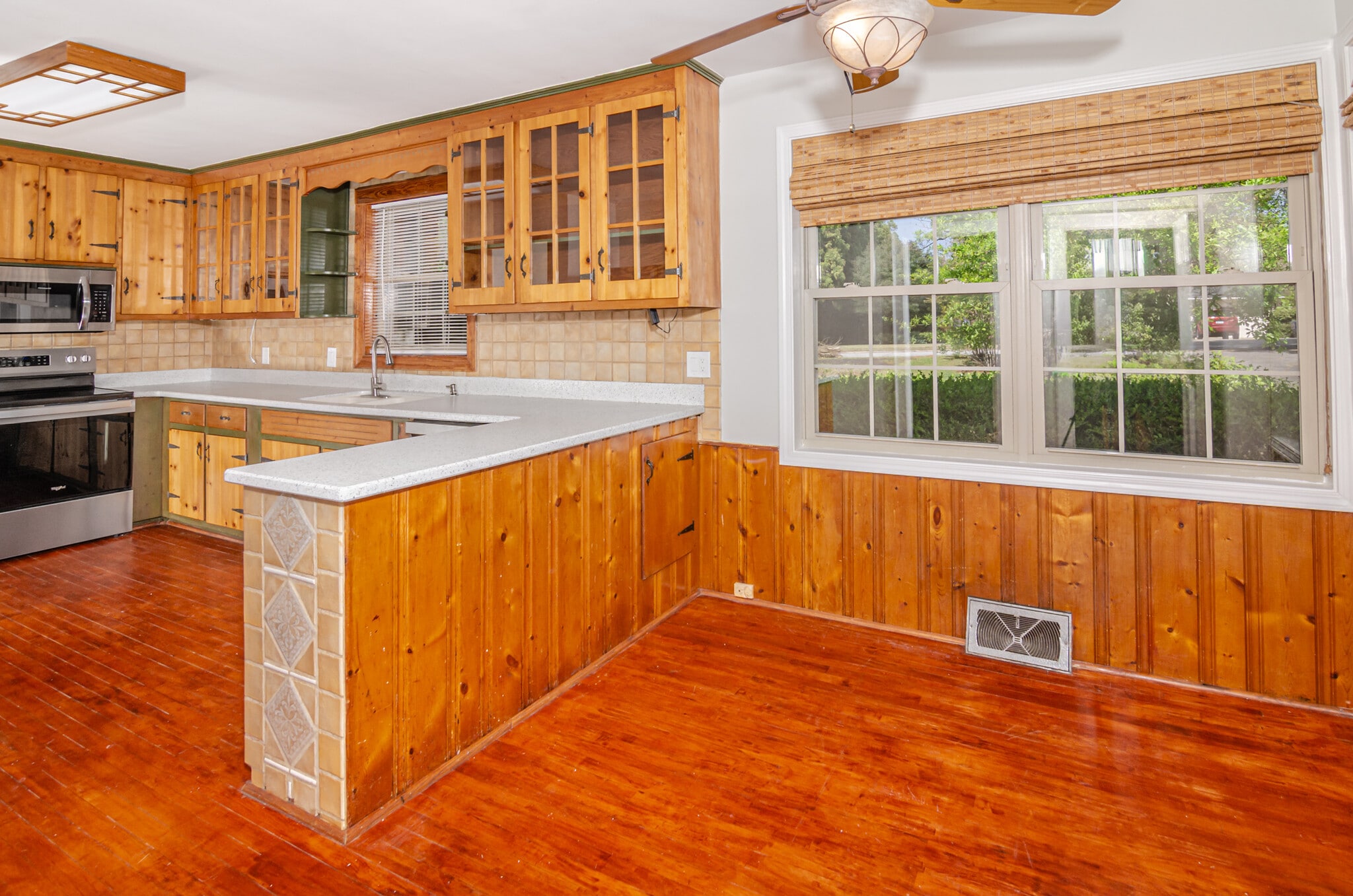 Building Photo - 1416 Hilltop Dr