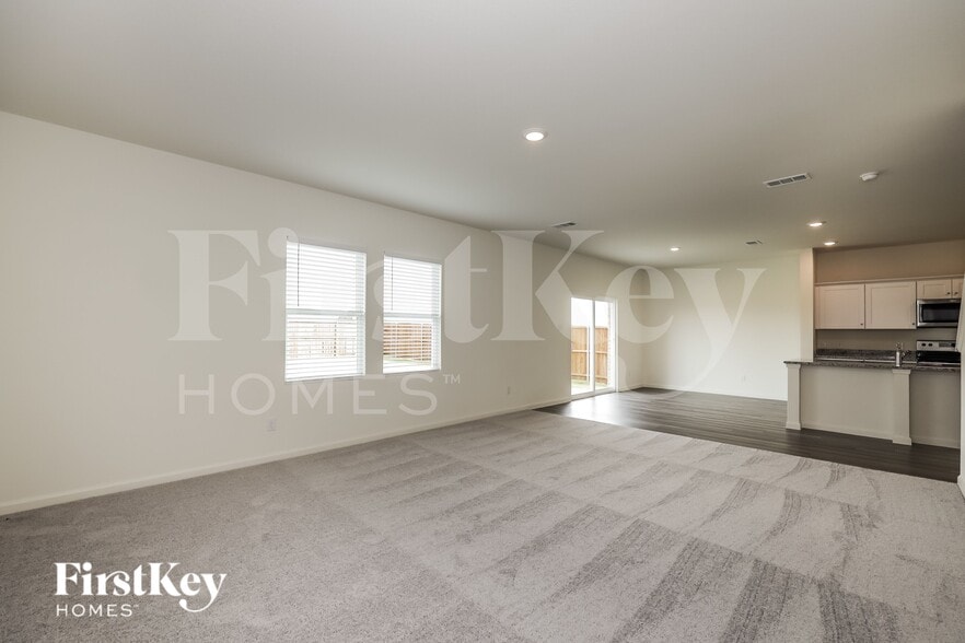 Building Photo - 1822 Sandlin Dr