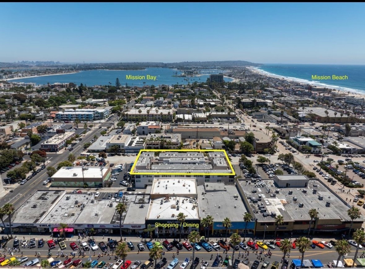 Building Photo - 924 Hornblend St