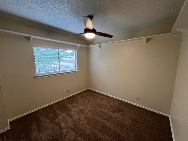 Building Photo - 4922 Hilltop Field Dr