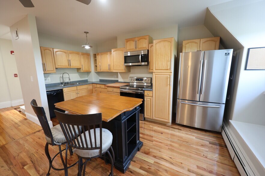 Building Photo - 318 Tappan St