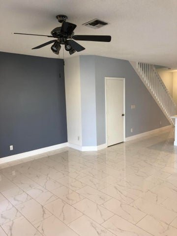 Building Photo - 401 SW 120th Ave