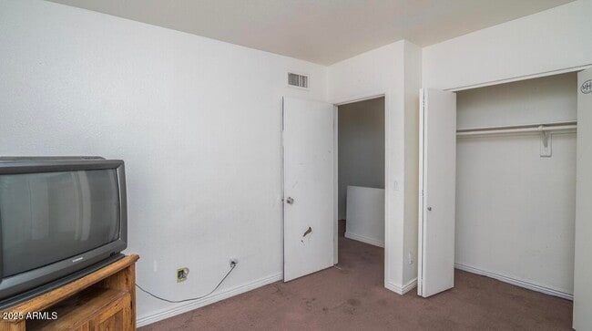 Building Photo - 6302 N 64th Dr