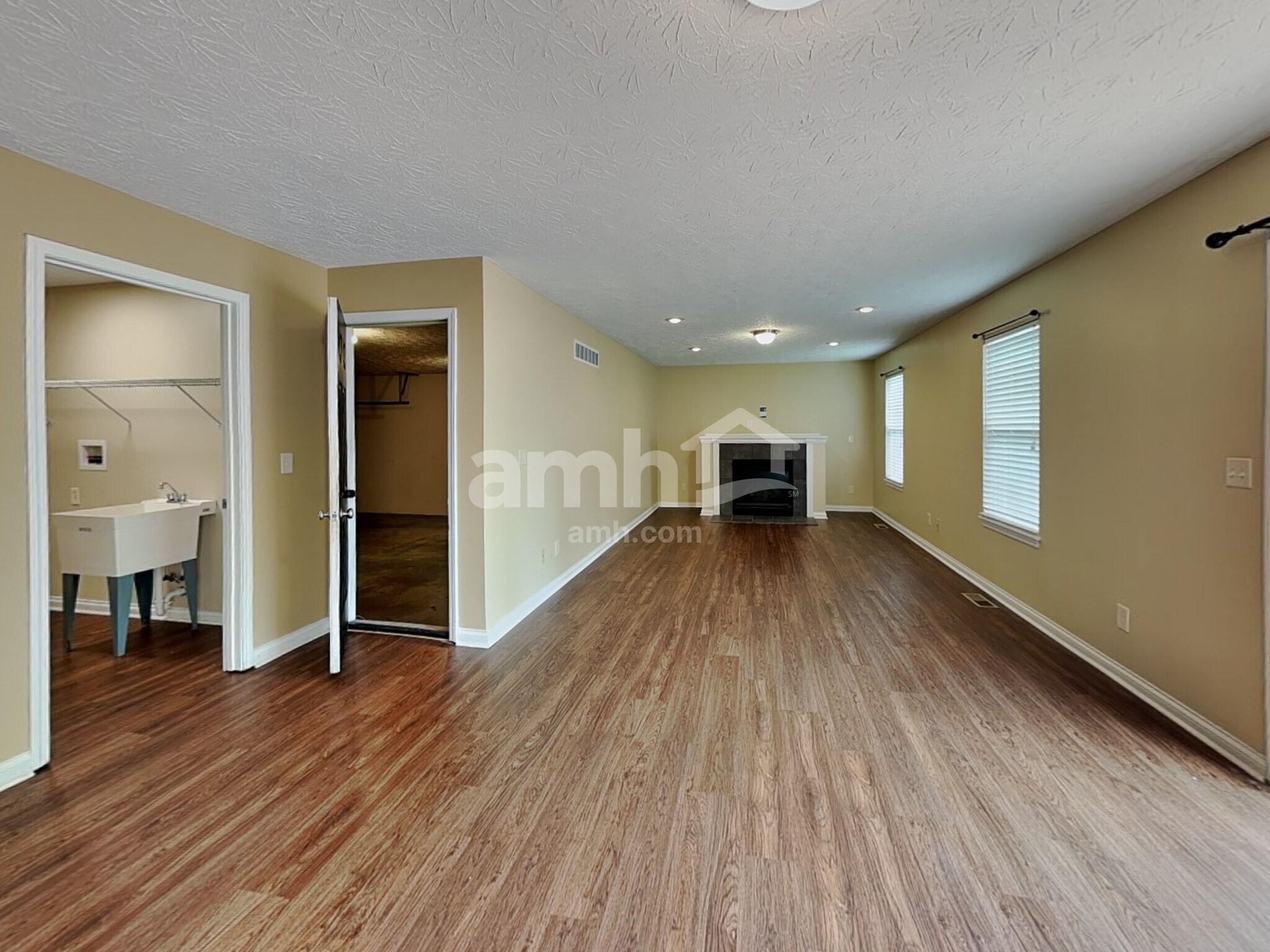 Building Photo - 2251 Custer Ln