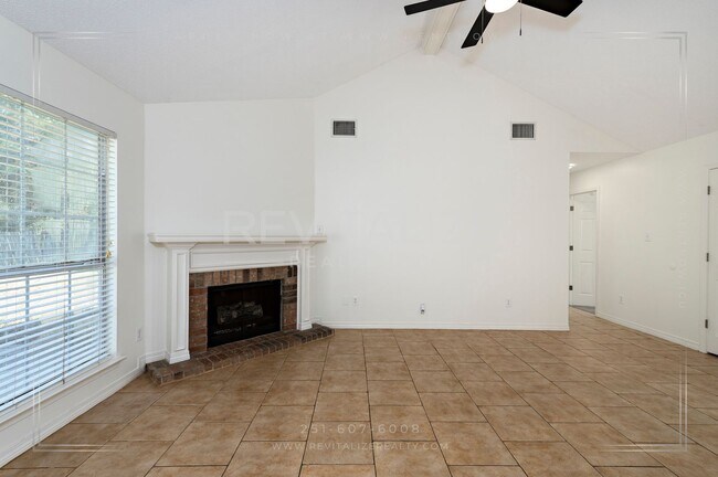 Building Photo - Charming 3-Bed 2-Bath Brick Home in West Mobile