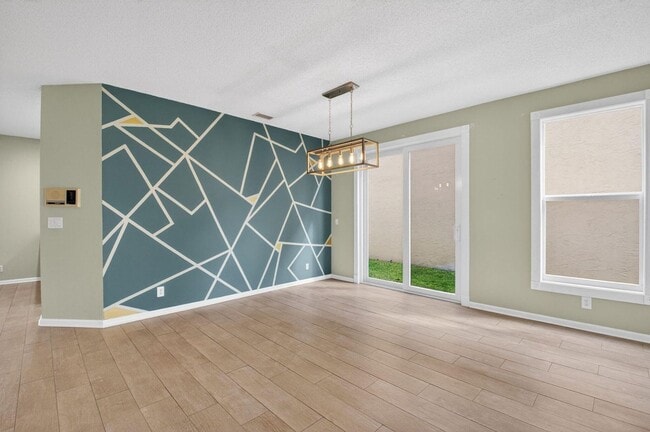 Building Photo - 18196 Clear Brook Cir