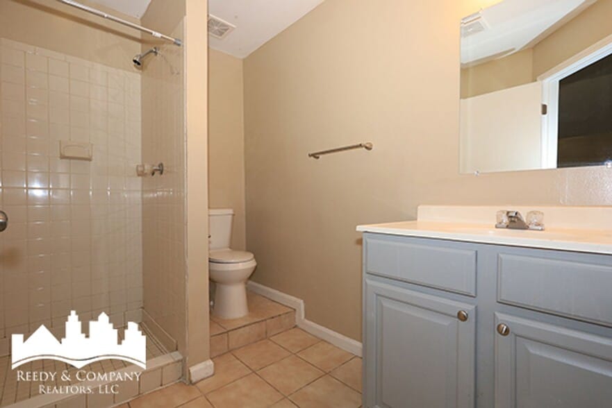 Building Photo - 3095 Normandy Dr