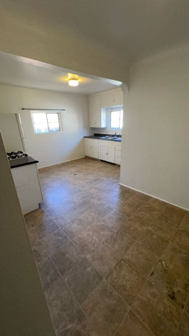 Building Photo - 1409-1409 Hazeldine Ave SE