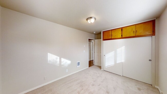 Building Photo - Country House w/ 2 Bedroom + Den - Washer, Dryer, Storage Shed & Plentiful Parking!