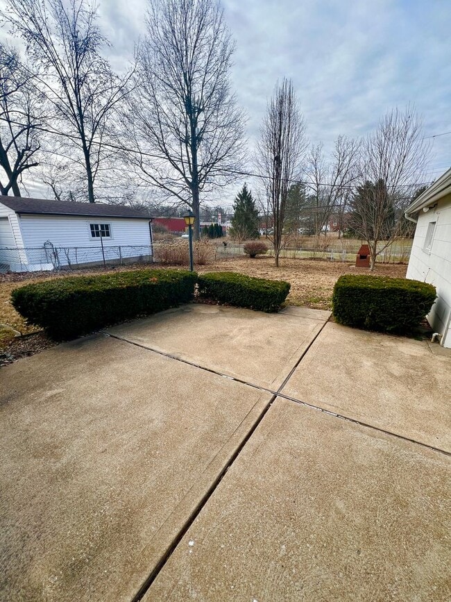 Building Photo - 1465 W Duchesne Dr