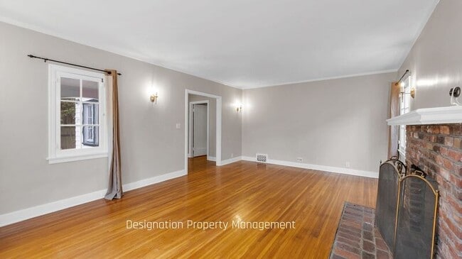 Building Photo - 1772 Rose Villa St