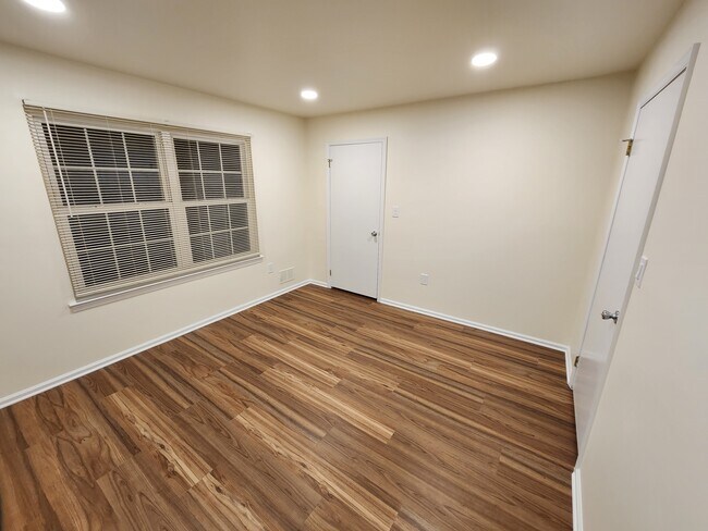 Building Photo - 33 Cypress Ct